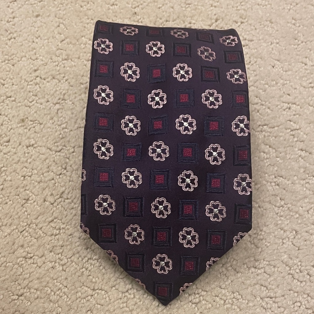 Hugo Boss Black and Red Geometric Floral Tied  👵MT